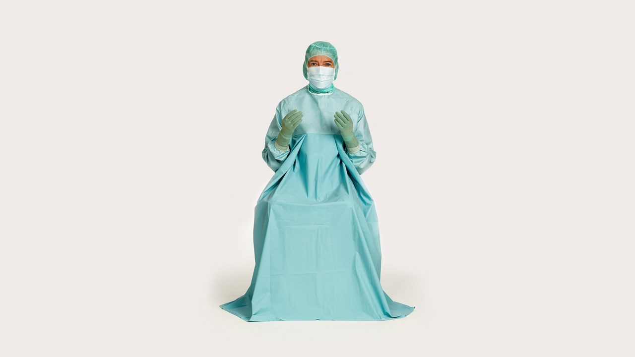 female surgeon wearing BARRIER® surgical gown Classic urology